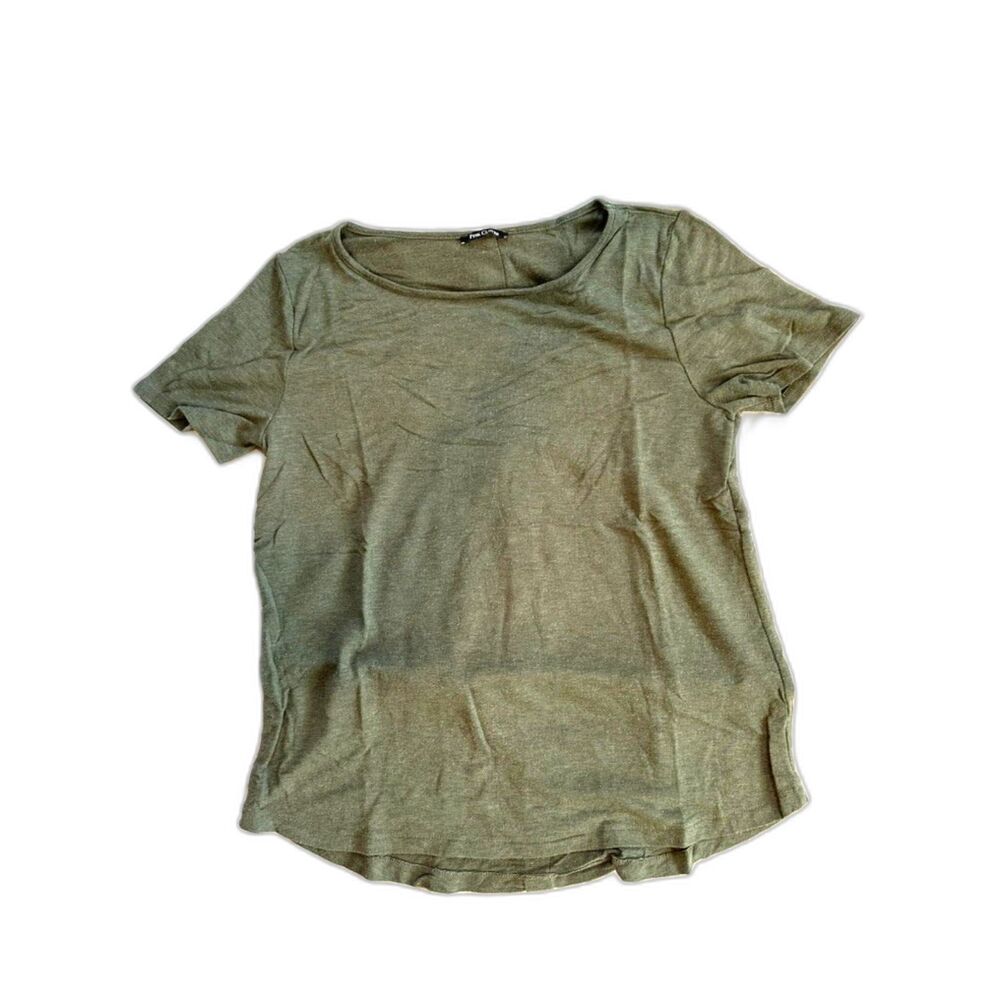 Everyday t-shirt with stylish detail in L